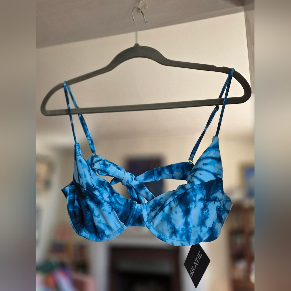 Skatie Blue Tie-Dye Underwire Bikini Top (NWT)